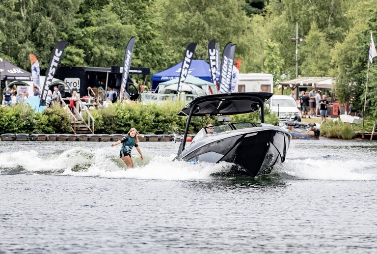 Ava Sherfield at the 2022 Malibu Boats UK Wakesurf Nationals - Photo Mantis Pro Media
